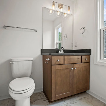 The Maymont - Randolph Pond - Upstairs Bathroom