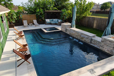 Large minimalist pool photo in New Orleans