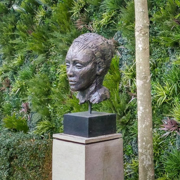Amazing Sculpture gets Highlighted with Artificial Foliage