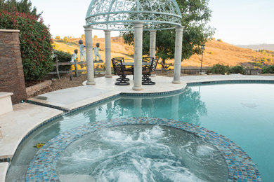 Inspiration for a timeless pool remodel in Los Angeles