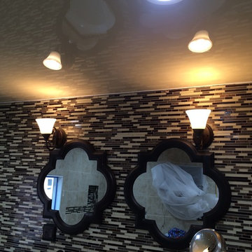 Stretch ceiling in the bathroom