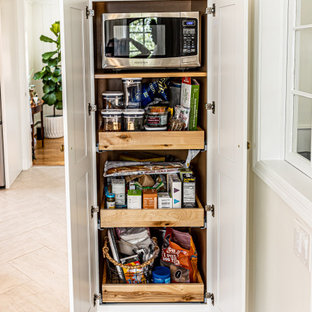 75+ Küchen mit Porzellan-Bodenfliesen und freigelegten Dachbalken Ideen