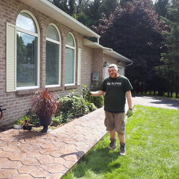 Valley Stamped Concrete random flagstone walkway