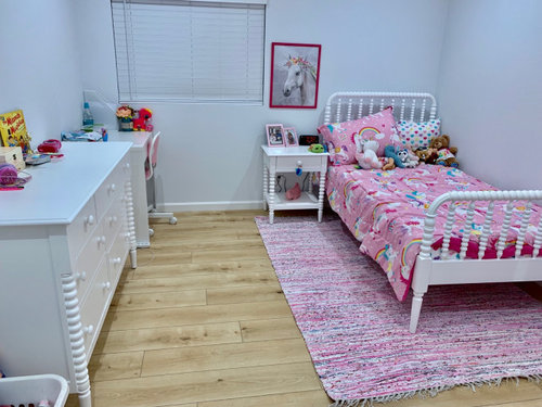 Which Size Rug Under Twin Bed In Corner, What Size Area Rug Do You Put Under A Queen Bed