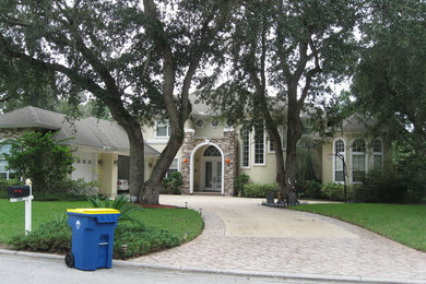 Minimalist home design photo in Jacksonville