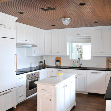 Left side perimeter with good zoom of beadboard ceiling
