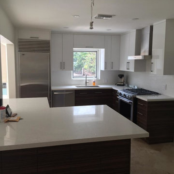 high gloss acrylic/textured laminate kitchen