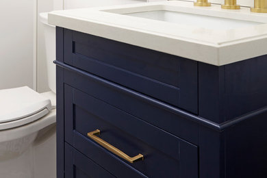 Example of a transitional bathroom design in Toronto