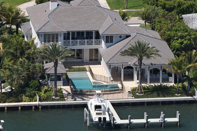 Trendy exterior home photo in Miami