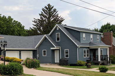 Traditional exterior home idea in Cedar Rapids