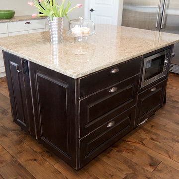 Two Tone Custom with Range Hood
