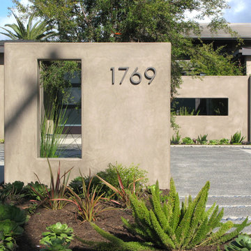 Modern garden on Crest