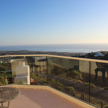 No Post! CR Laurence glass railing system