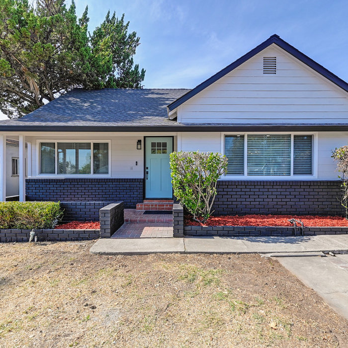 Example of a classic exterior home design for ADU in Sacramento