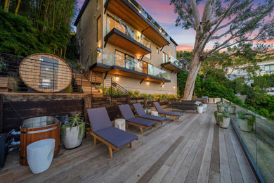 Inspiration for a deck remodel in Los Angeles