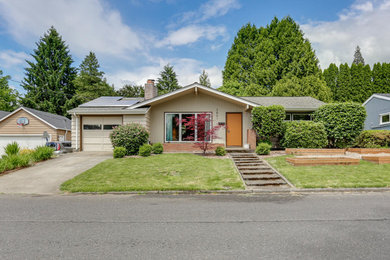 1950s exterior home idea in Portland