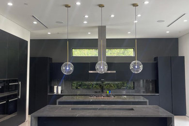 Kitchen - kitchen idea in Los Angeles