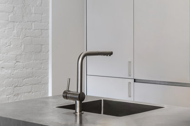 Home bar - home bar idea in New York