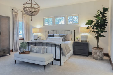 Bedroom - coastal bedroom idea in Orlando