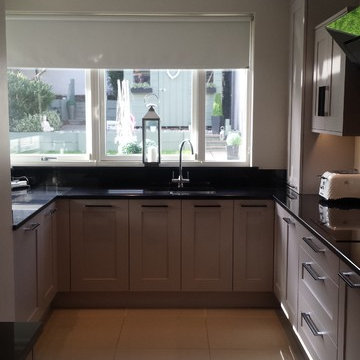 Dublin kitchen - Grey painted U shape with island