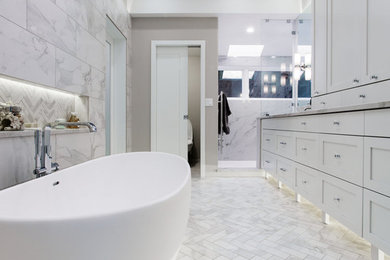 Example of a minimalist bathroom design in Other