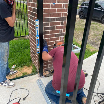 Aluminum Driveway Gate with Letter "H" Centerpiece