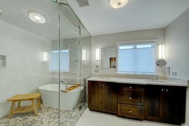 Bathroom - bathroom idea in New York