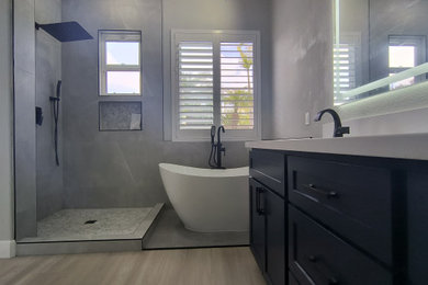 Minimalist bathroom photo in San Diego