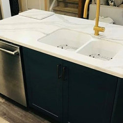 Vermont Shaker | Dark Grey Kitchen Island - Kitchen Cabinetry