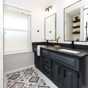 Black & White Vintage-Inspired Bathroom