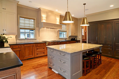 Inspiration for a timeless kitchen remodel in Chicago