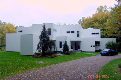 Inspiration for a modern exterior home remodel in New York