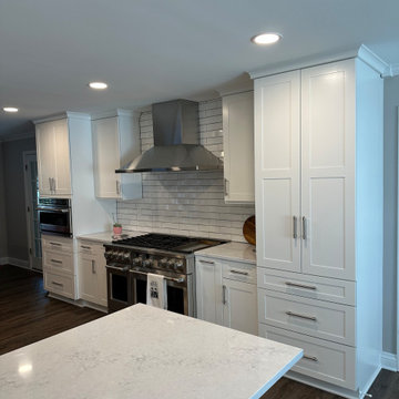 Showplace EVO Parkside Kitchen in White II & Gauntlet Gray