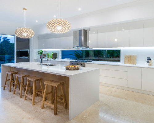 Maritime Küchen mit Rückwand-Fenster Ideen, Design & Bilder | Houzz