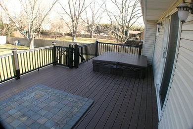 Design ideas for a traditional deck in New York.