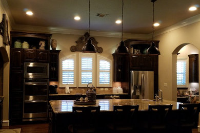 Transitional home design photo in Dallas