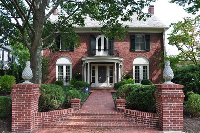 Exterior home photo in Huntington