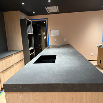 Bellingham Luxury Kitchen | XTONE Bottega Antracita Porcelain Slabs