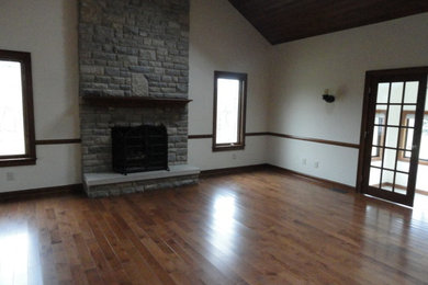 Elegant living room photo in Columbus