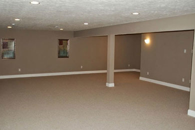 Example of a transitional basement design in Chicago