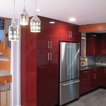 Kitchen - Dramatic Modern Red & Grey