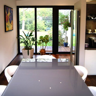 ルアーブルのモダンスタイルのLDKの画像 (竹フローリング)