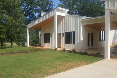 Inspiration for an eclectic exterior home remodel in Austin