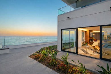 Home design - coastal home design idea in San Diego