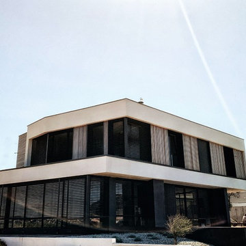 Construction d'une ville en bord de mer