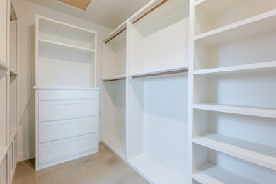 Example of a closet design in Dallas