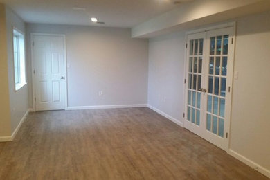 Photo of a mid-sized traditional walk-out basement in Philadelphia with grey walls and carpet.