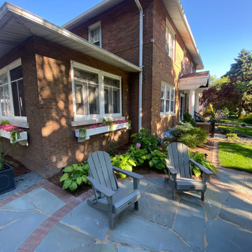 Comfortable Traditional Garden