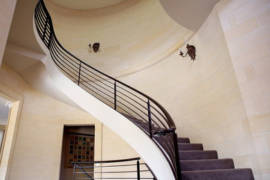 メルボルンにある地中海スタイルのおしゃれな階段の写真