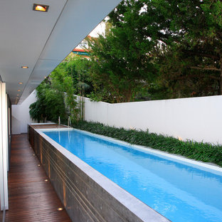 シドニーのモダンスタイルのおしゃれな競泳用プールの写真